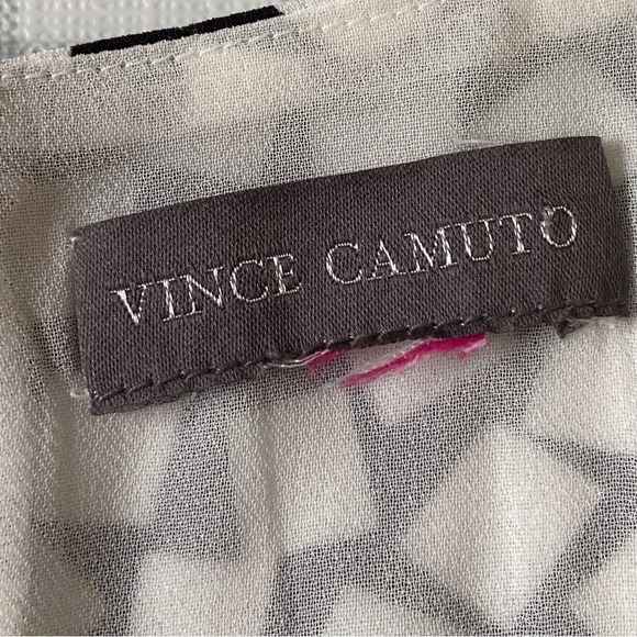 Vince Camuto black white top blouse sleeveless lightweight summer pleated medium - Picture 2 of 14
